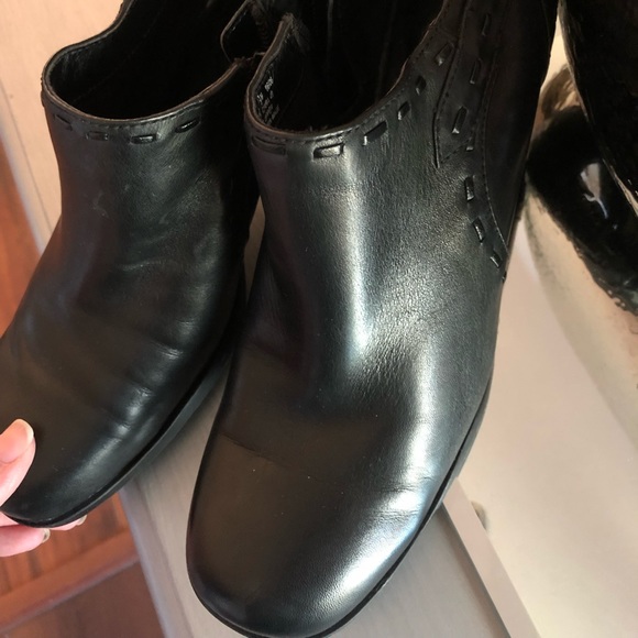 Clarks women’s booties - Picture 7 of 8